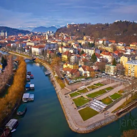 Ljubljanaart לינה וארוחת בוקר לובליאנה